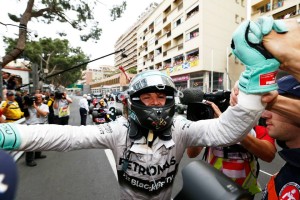 Rosberg v Monaku obhájil loňský triumf
