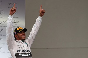 Hamilton slaví třetí titul